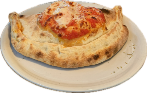 Knusprige Calzone mit Salami, Schinken, Pfefferoni und Artischocken